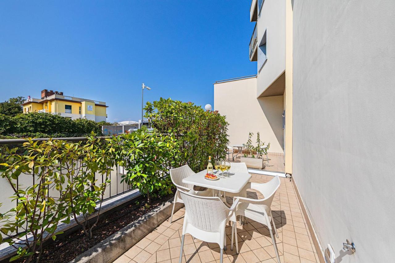 Residenza Miralago By Wonderful Italy 데센자노델가르다 외부 사진