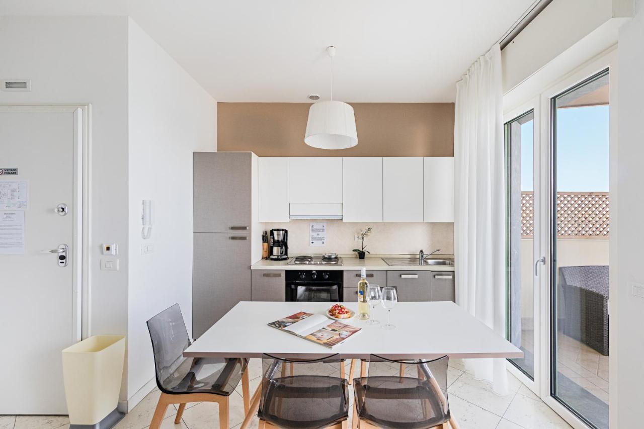 Residenza Miralago By Wonderful Italy 데센자노델가르다 외부 사진