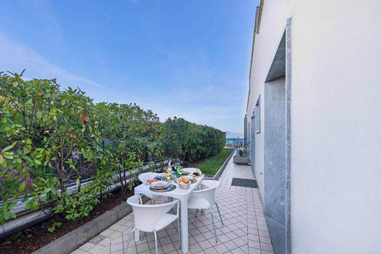 Residenza Miralago By Wonderful Italy 데센자노델가르다 외부 사진